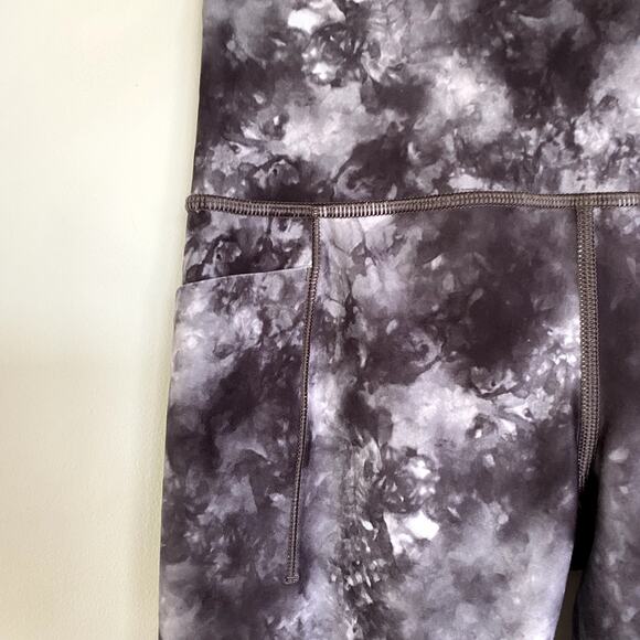 Athleta Salutation Stash Pocket II Capri Leggings in Gray Tie Dye Size XSP - Picture 5 of 11